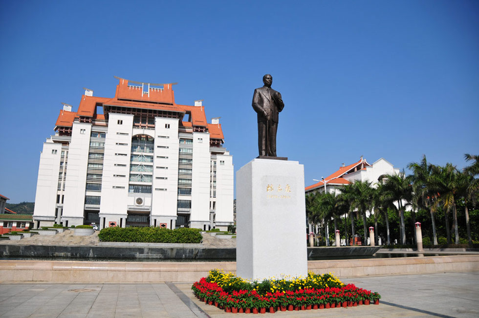 陈嘉庚铜像